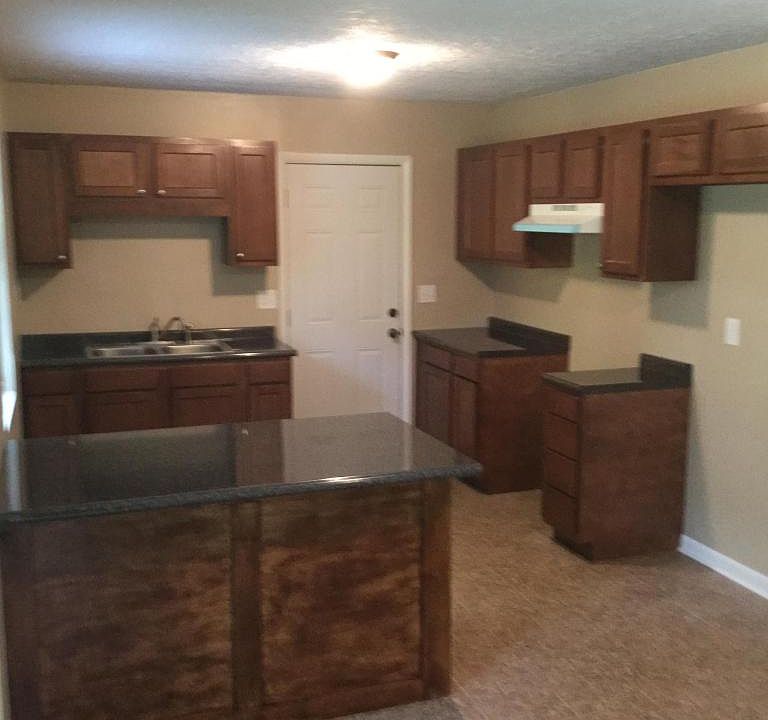 2nd image of 1033 Morrow Rd