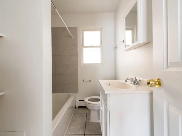 7624 S Kingston Chicago, IL 60649