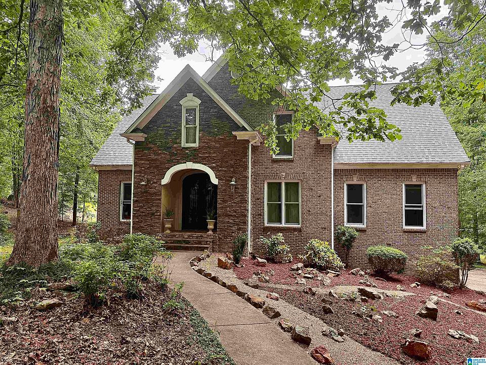 1st image of 300 Twelve Oaks Cir
