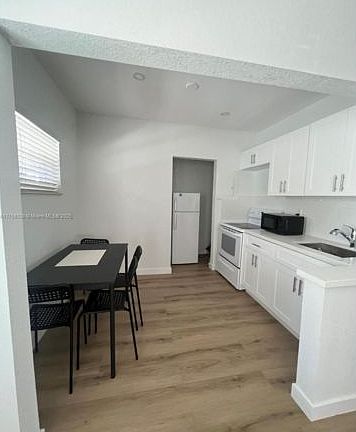 2nd image of 2315 Taylor St