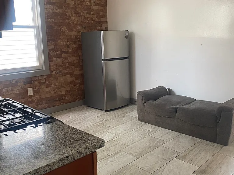 158 Summit Ave #1R — Photo 6