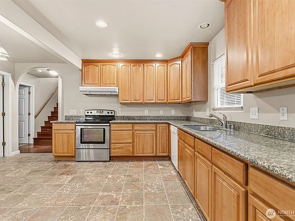 4th image of 22225 NE Redmond-Fall City Road