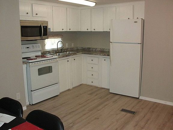3rd image of 1335 Fleming Ave #21