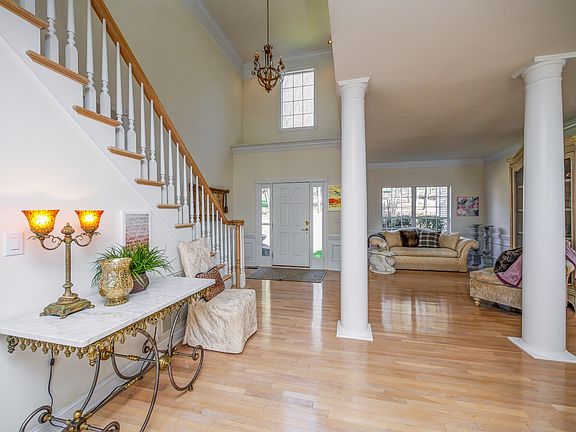 3rd image of 120 Cypress Cove Ln