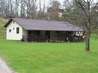 1261 Winding Heights Rd, Parkersburg, WV 26104