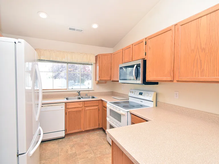 2586 China Rose Cir — Photo 2