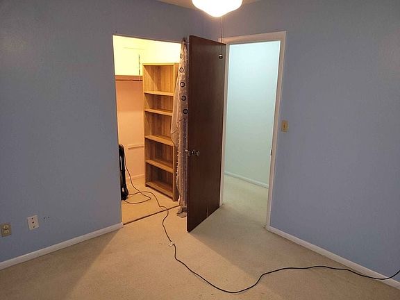 3rd image of 2311 Lakeview Dr