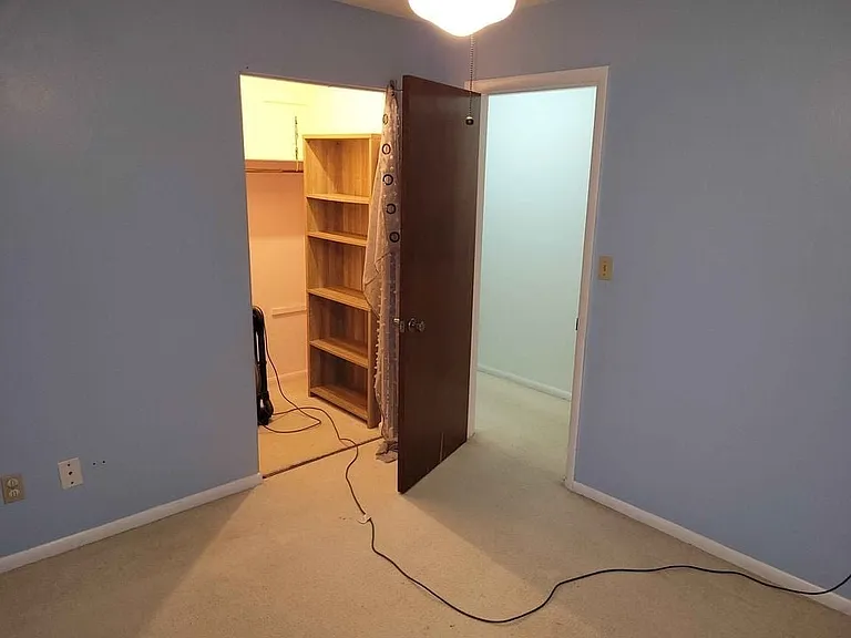 2311 Lakeview Dr — Photo 3