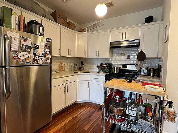 3rd image of 25 Woodbine St APT 4B