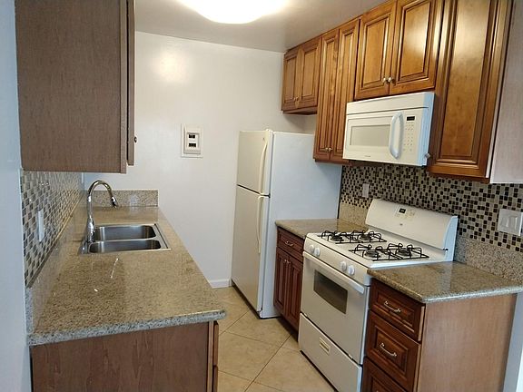 5th image of 642 Huntley Dr APT 2