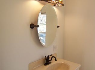 1713 W Main St, Lake Geneva, WI 53147