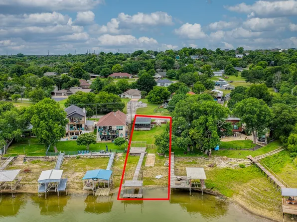 1028 W Lake Dr, Weatherford, TX 76087