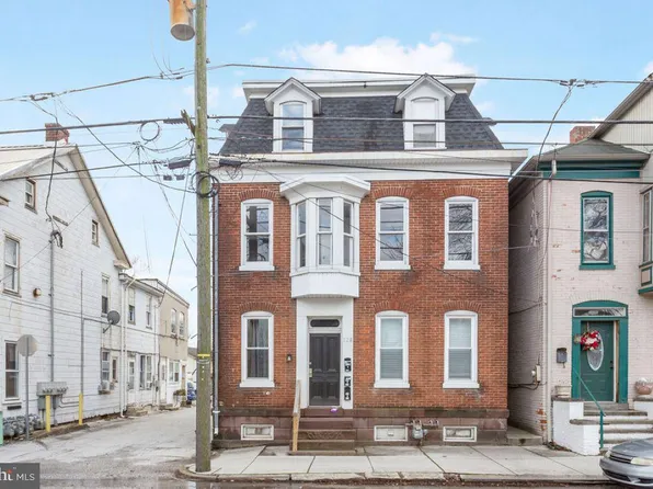 128 N High St, Hanover, PA 17331