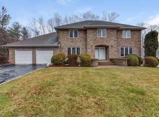 51 Meadow Bluff Rd, Morris Plains, NJ 07950