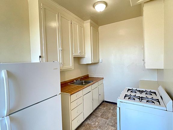 5th image of 2975 Leeward Ave APT 407