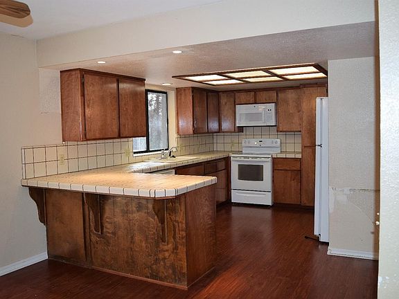 5th image of 15559 Carrie Dr