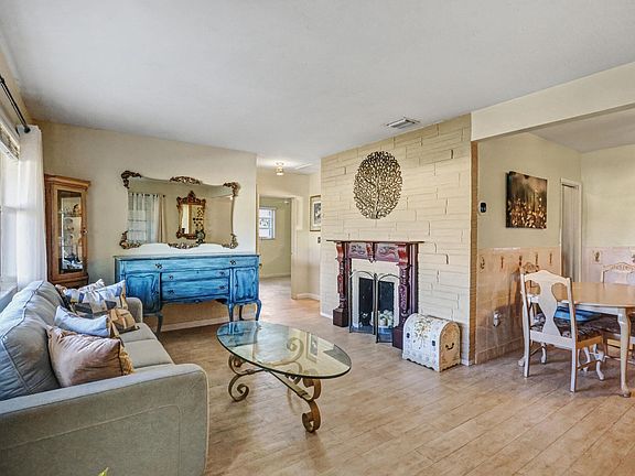 5th image of 2400 Desoto Drive