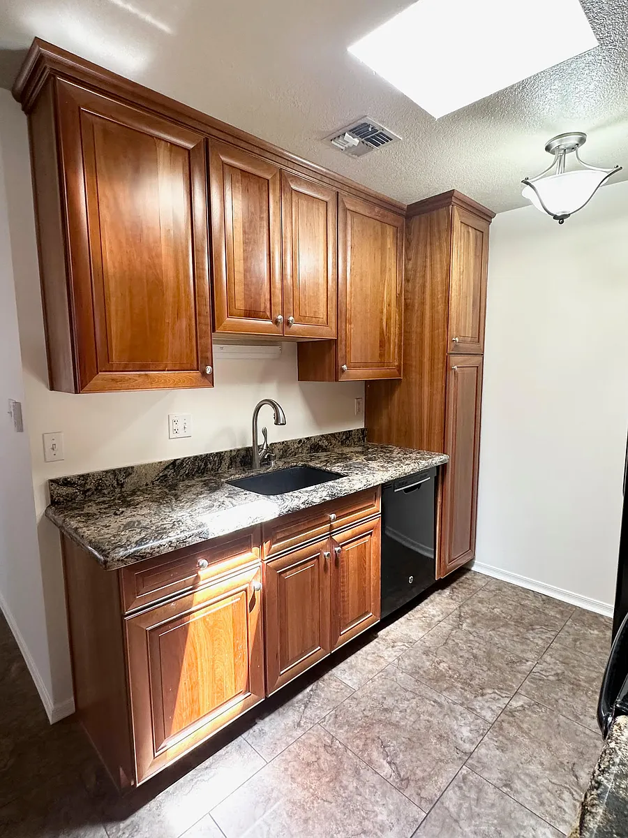 Building Photo - 311 W Pontiac Dr #2
