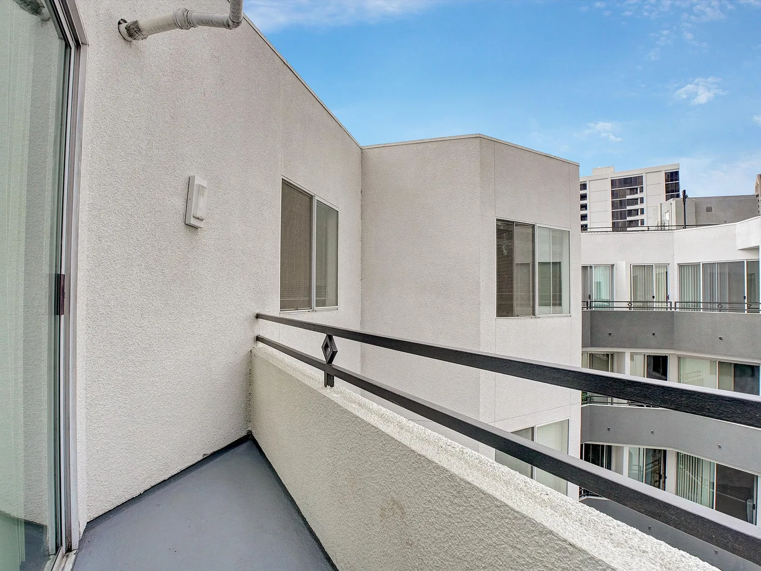 2 bed, 1122 sqft, $3,600 — Photo 2