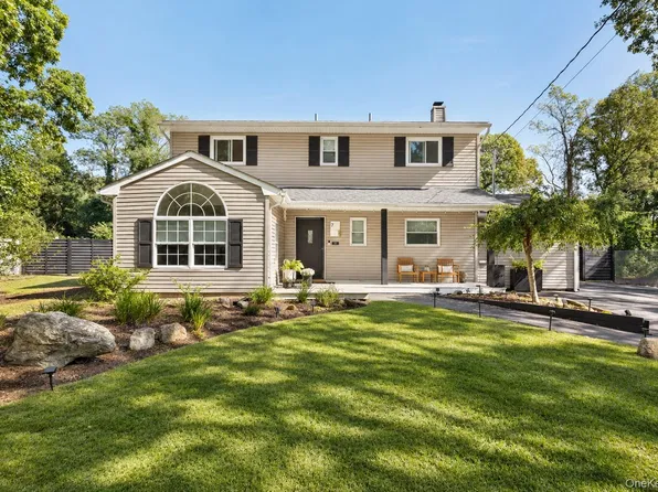 7 Charm City Drive, Port Jefferson Station, NY 11776