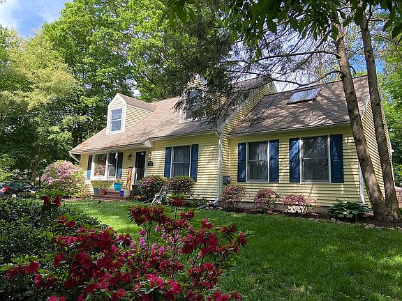 3rd image of 1479 Harvey Ln