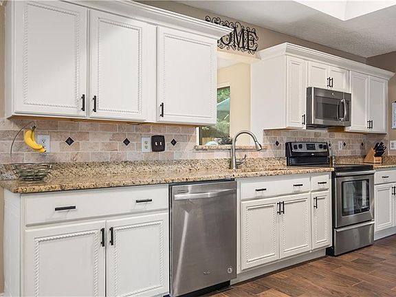 3rd image of 4885 Carodoc Cir