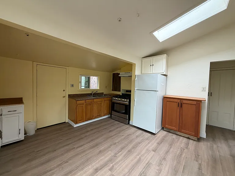 663 Charles St #C — Photo 6