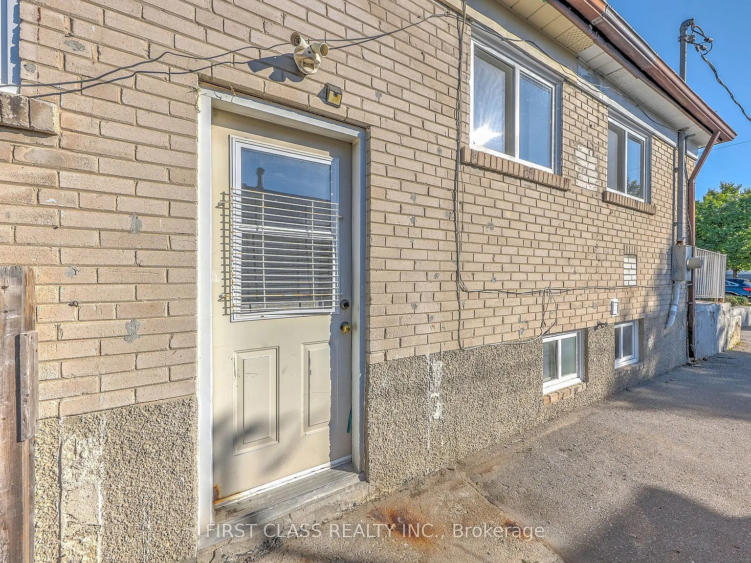 3 bed, $1,800 — Photo 2