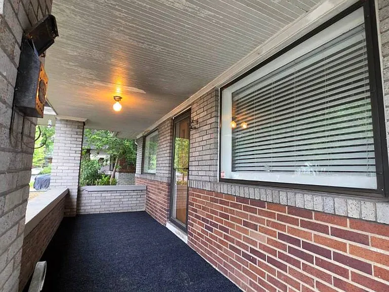 166 E Cleveland Ave — Photo 2