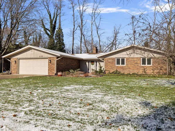 255 N Bluffwood Ter, Saint Joseph, MI 49085