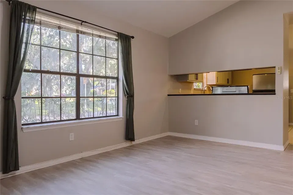 2 bed, 1000 sqft, $2,295 — Photo 2