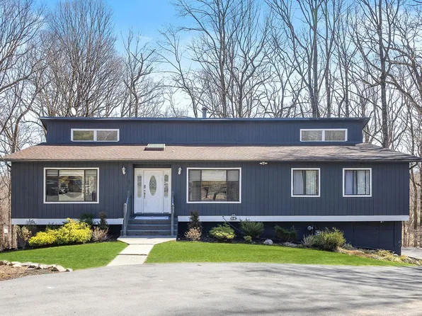 5 Catalina Court, Suffern, NY 10901