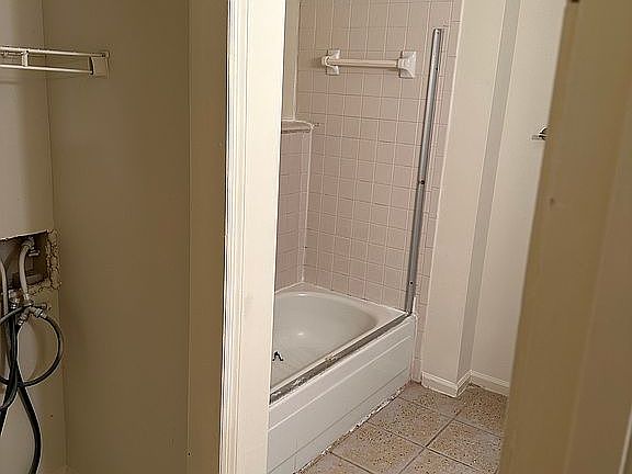 Bath/shower