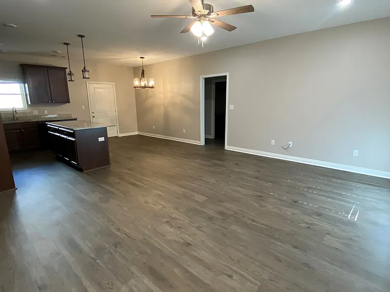 2557 Garden Dr — Photo 6