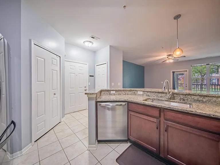 953 E Summerfield Glen Cir — Photo 6