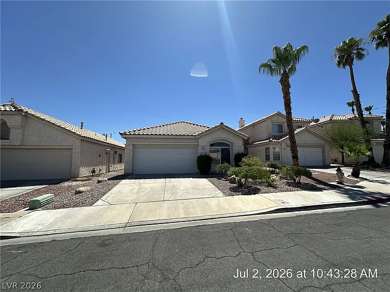 122 McLaren St — Photo 50