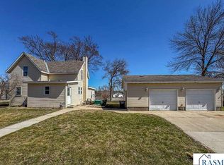 672 S Anna Ave, Lake Crystal, MN 56055