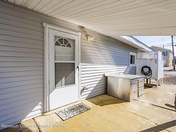 5th image of 46 Lake Huron Dr