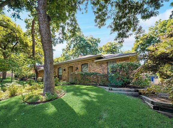 2nd image of 305 Larchbrook Dr
