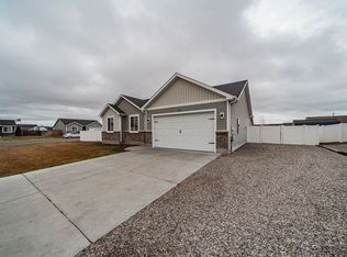 3950 E Ridgeland Dr, Ammon, ID 83401