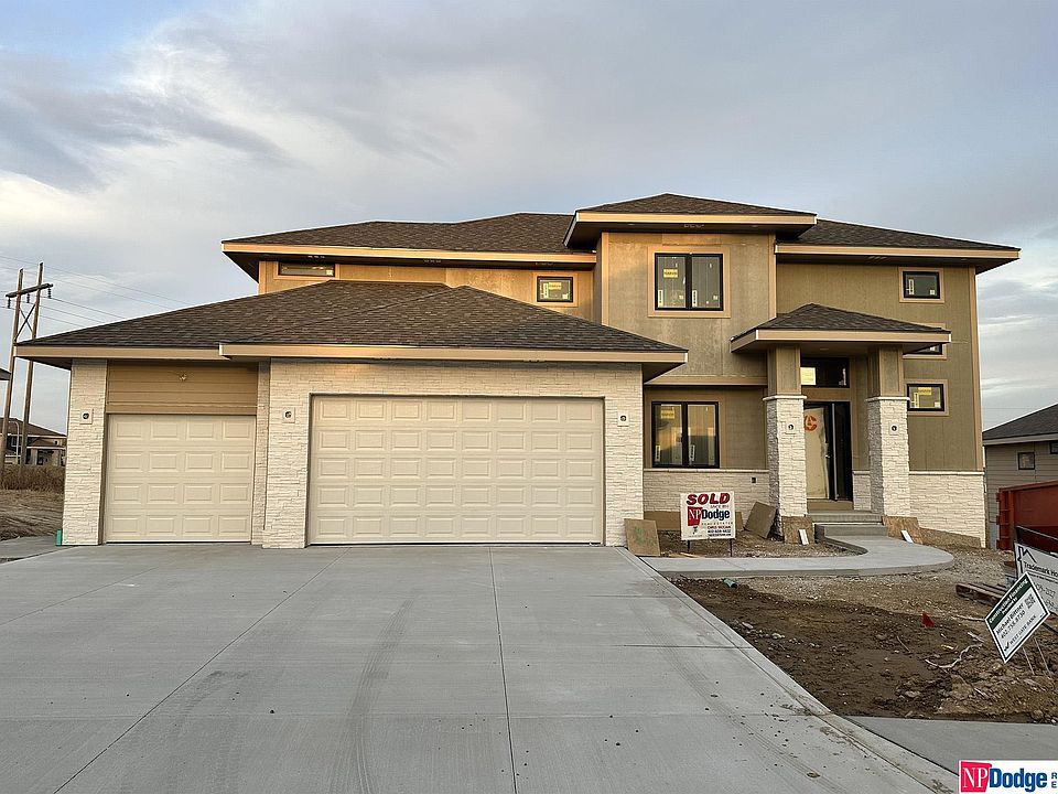 1st image of 4415 N 189th St