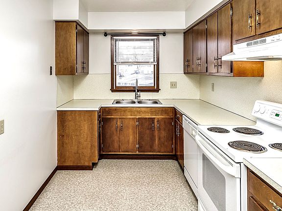 5th image of 6640 Military Ave APT 4