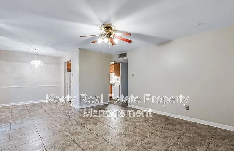 211 Versailles Blvd #10 — Photo 6