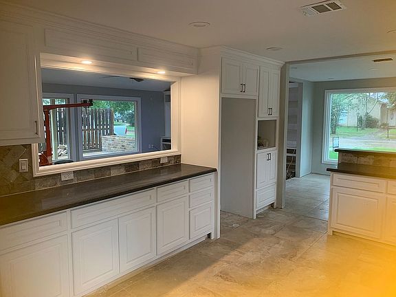 5th image of 15614 Sandy Hill Dr