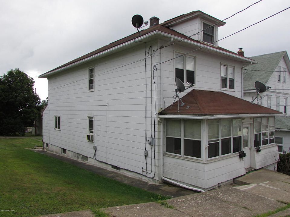 2nd image of 605 Cedar St