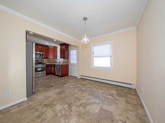 5th image of 154 Elmwood Ave