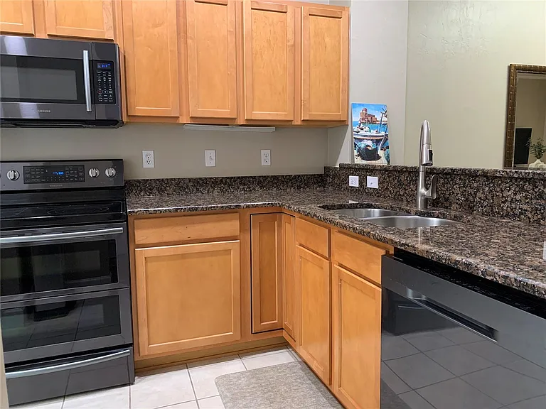 887 NW 21st Ave — Photo 11