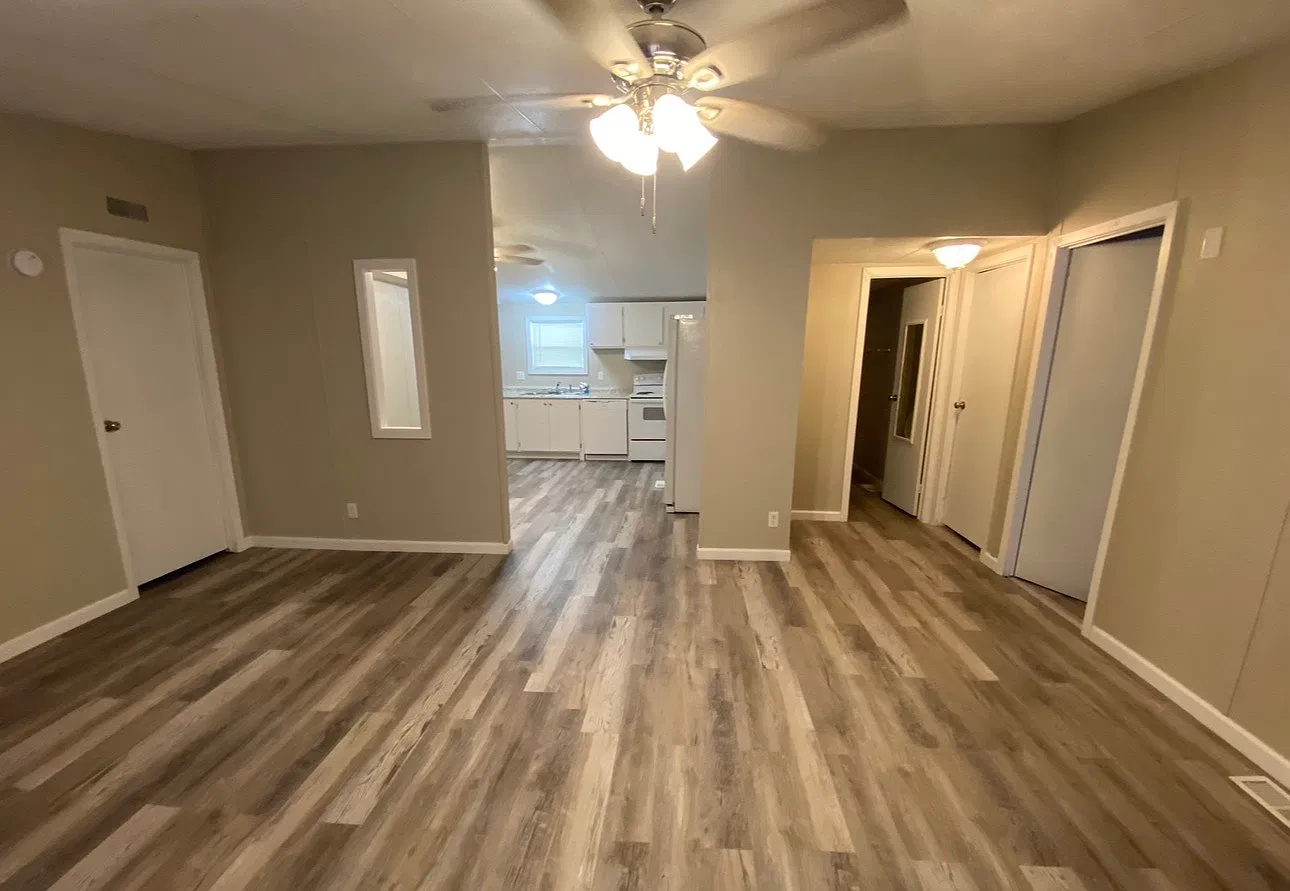 3 bed, 1120 sqft, $1,300 — Photo 3