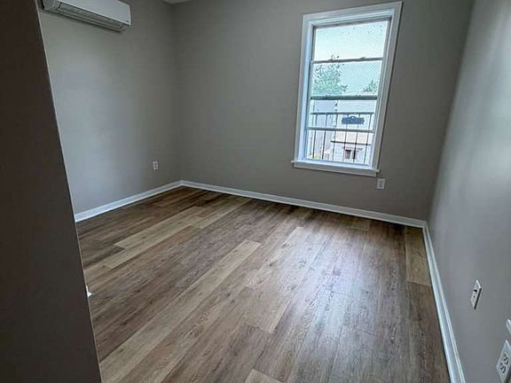 4th image of 304 Ege Ave