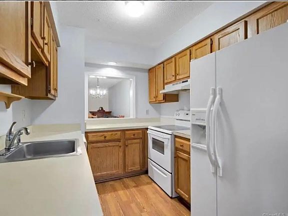 3rd image of 102 Mill Pond Dr